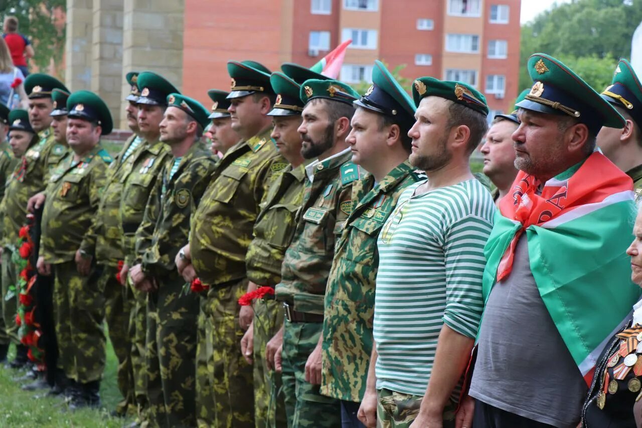 День погранвойск. День пограничника Павловский Посад. Пограничные войска. С днем пограничника. Форма пограничных войск.