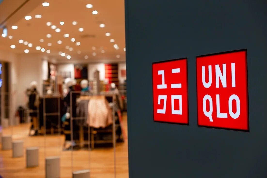 Сайт магазинов юникло. Юникло Павелецкая Плаза. Магазин японского бренда Uniqlo. Оз Молл юникло. Uniqlo Краснодар.