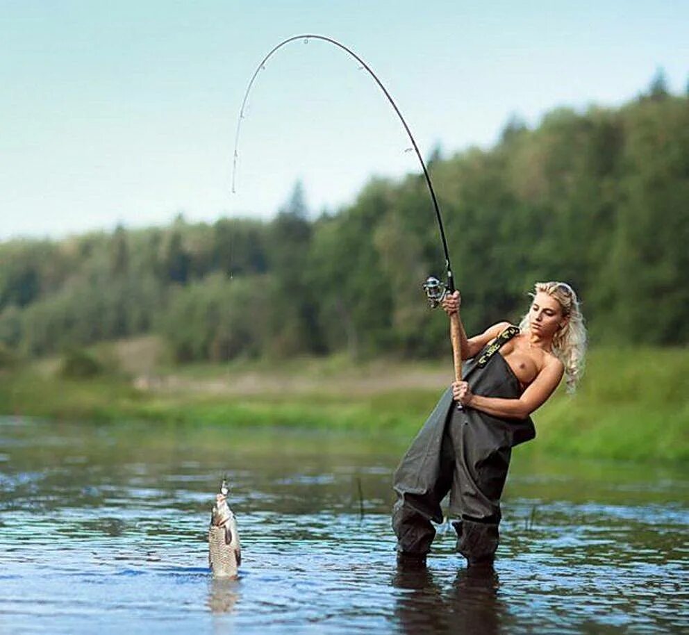 Как ловить девушку. Девушка с удочкой. Летняя рыбалка. Рыбак на рыбалке. Рыбалка летом.