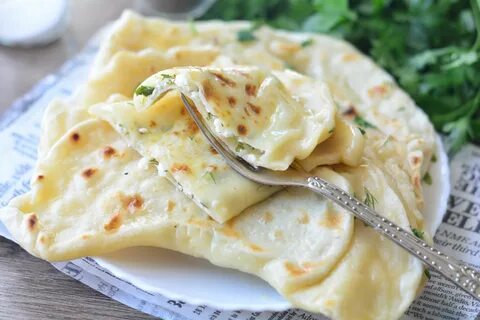Кутабы с сыром и зеленью на сковороде