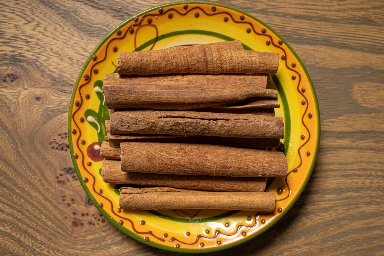 Коричник цейлонский. Палочки корицы (кассия). Корица владивосток. Корица владивосток. Палочка корицы макро.