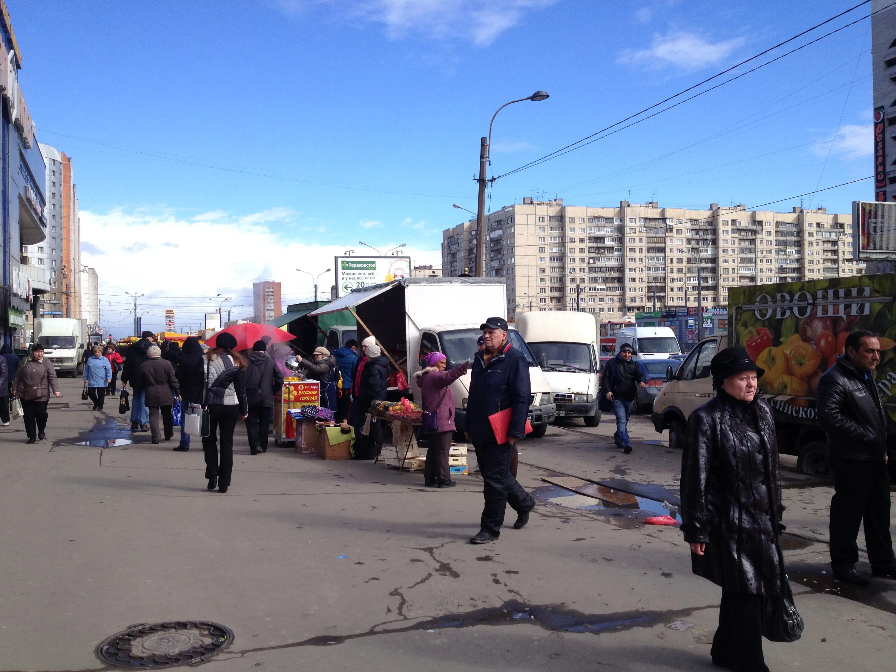 Рынок проспект Просвещения 2000.. Метро проспект Просвещения 2000 год. Выборгский рынок в 2000 Просвещения. Метро Просвещения фото.