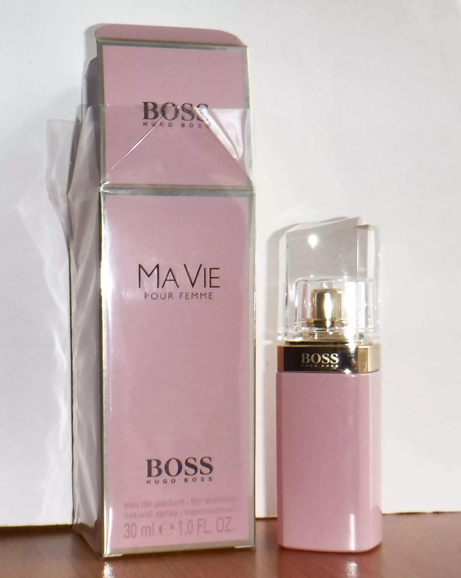 Хьюго босс розовые. Hugo Boss ma vie 30ml. Hugo Boss ma vie 30 мл. Хьюго босс Мави женские. Духи Хьюго босс Мави.