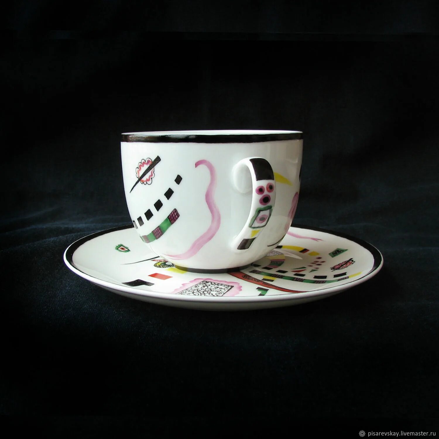 Катя миски. Катя моет посуду. Mug cup в чем разница. Набор фарфоровой посуды маленький принц. Красивая посуда для мамы.