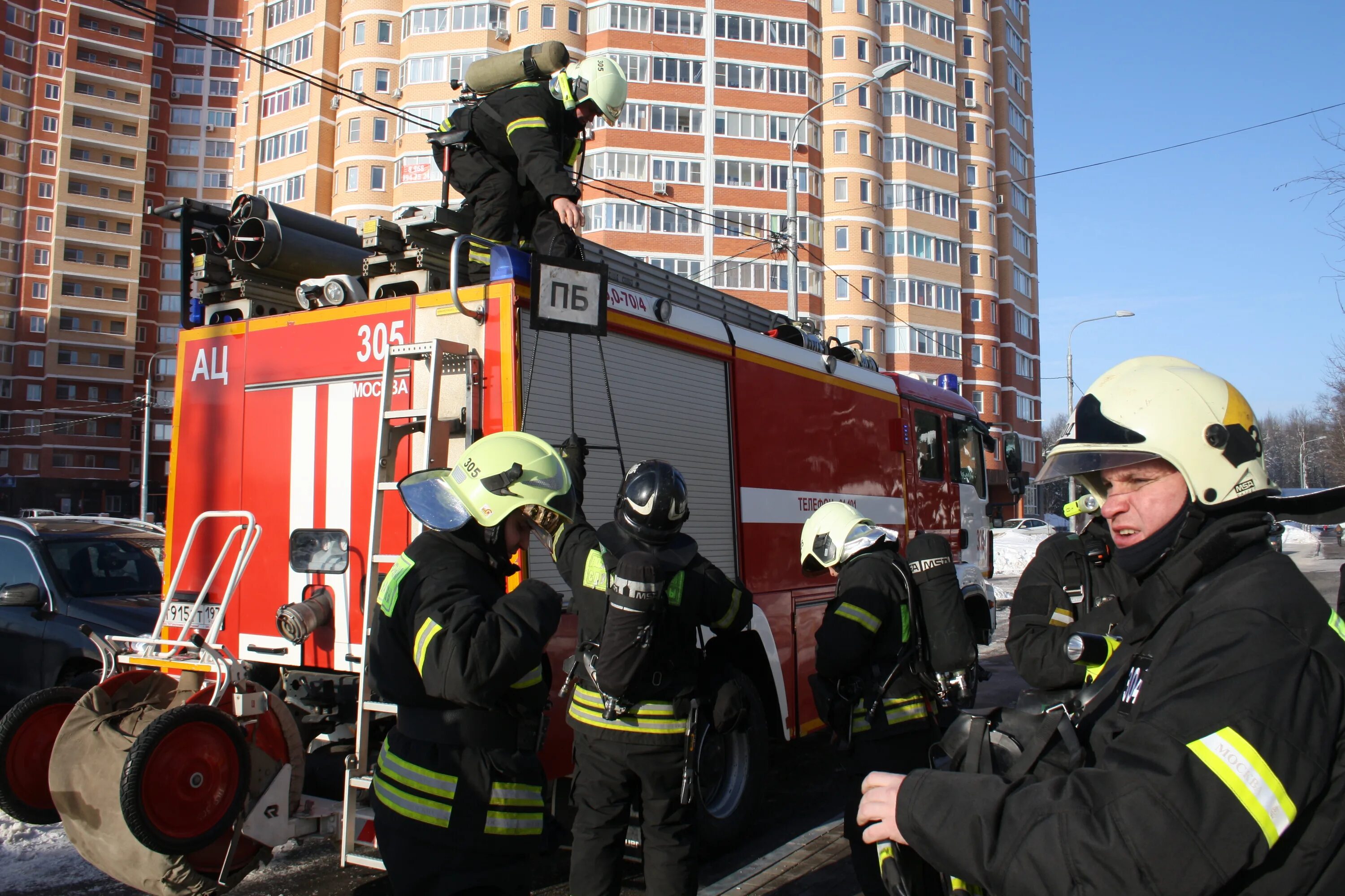 Противопожарные мероприятия здания. ГКУ пожарно-спасательный центр города Москвы. Пожарно спасательный отряд Москва. Пожарно-спасательный Гарнизон Москвы. Пожарно-спасательный отряд 306.