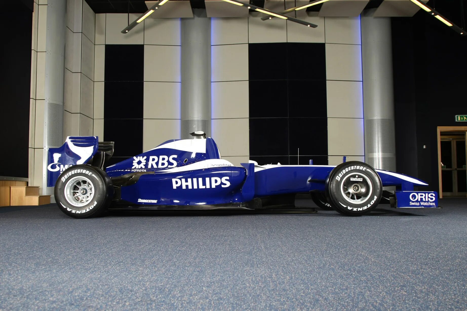 Willing car. Williams fw31. Williams f1 2009. Toyota f1 Team. Philips Williams f1 Team.