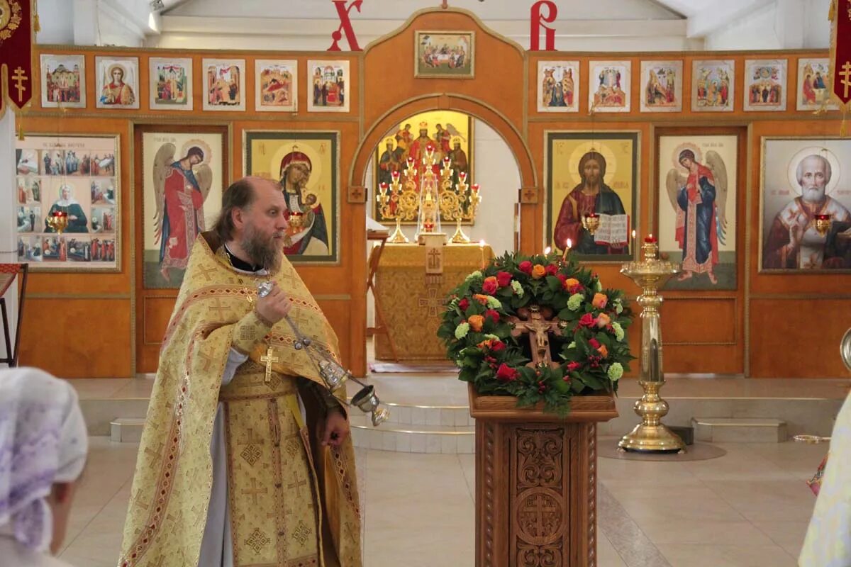 собор архангела михаила богослужения. царицыно пасха. богослужение в храме михаила архангела в царицыно. отец михаил в царицыно фото. богослужения в храме архангела михаила в тропарево.
