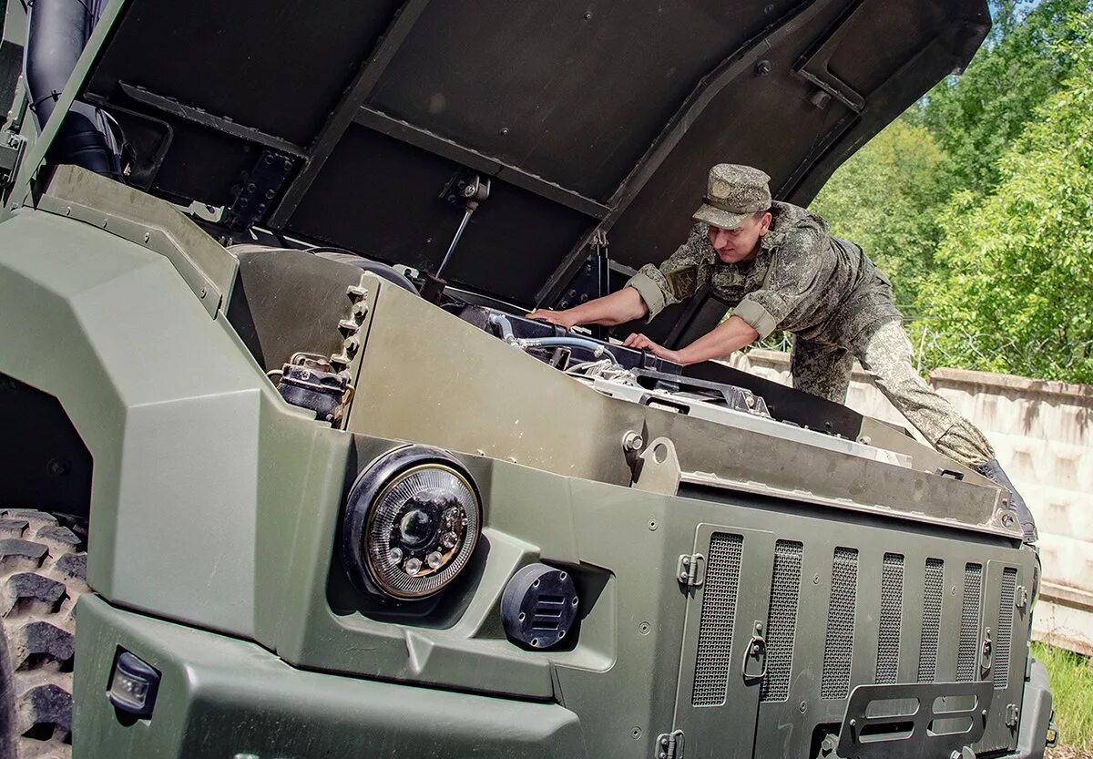 Ремонтная машина Военная. Автомобильные войска. Военный водитель. Военные машины с боеприпасами. Сборка военной техники