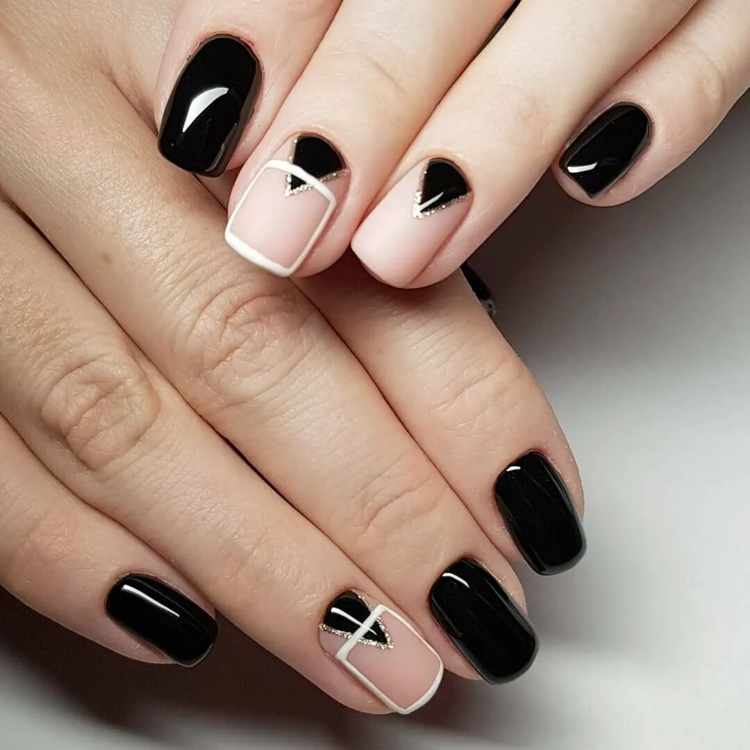 наращенные ногти черный цвет. маникюр бежевый с черным. ногти золото с черным. бежевый с черным. ногти бежевые с черным.