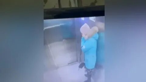 А мама лифт девочка