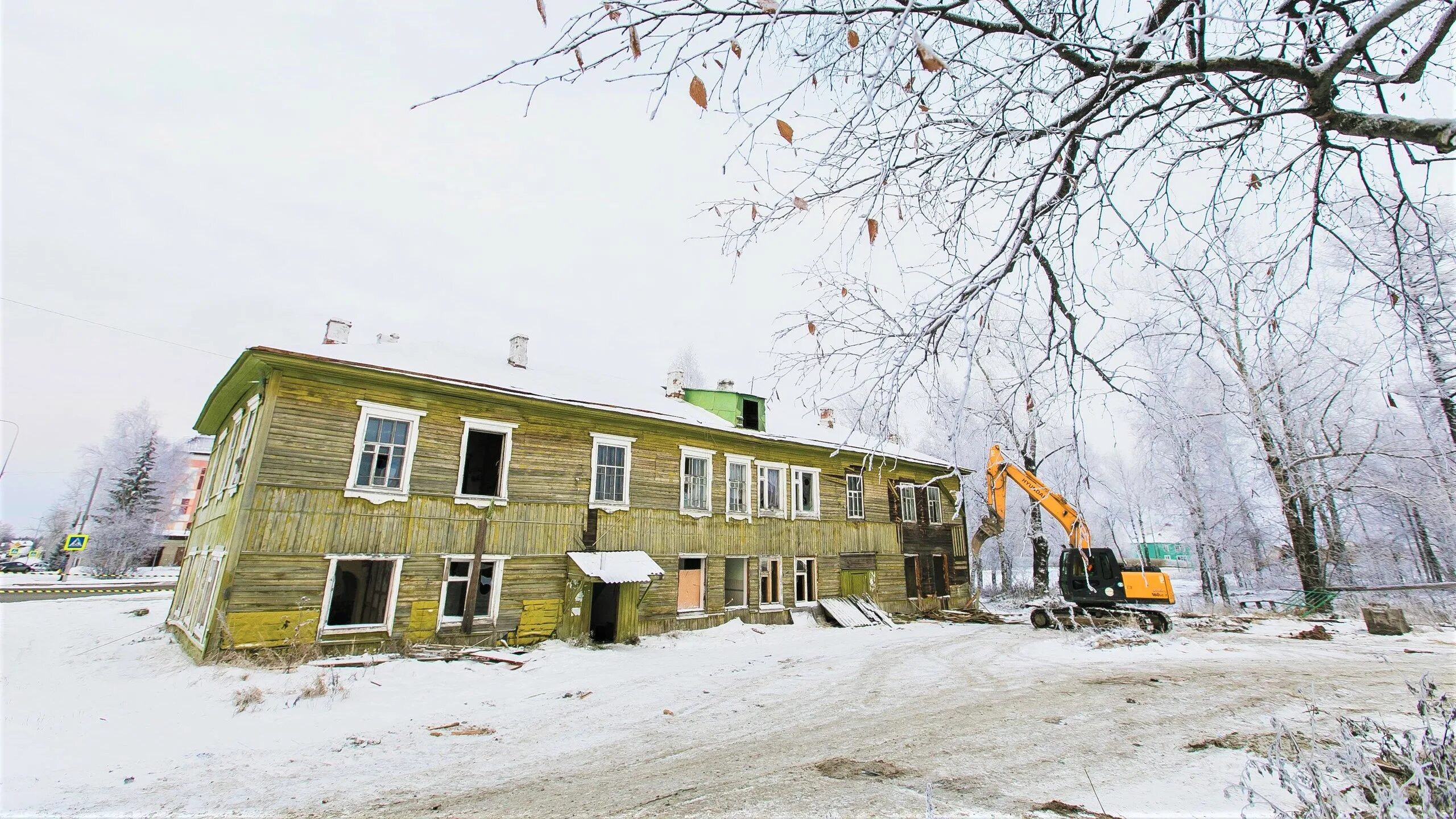 Ветхое жилье ханты-мансийск. Ханты-мансийск бараки. Снос жилья ханты мансийск. Ханты мансийск трущобы. Снос жилья ханты мансийск.