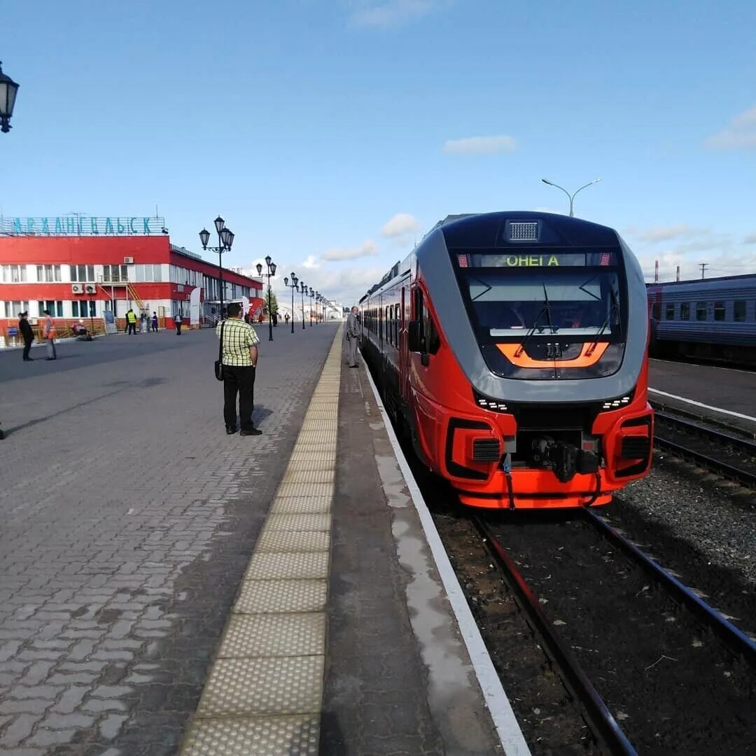 Электричка онега. Рельсовый автобус ра-3 Орлан. Орлан поезд Архангельск. Орлан Архангельск Карпогоры. Рельсовый автобус ра-3 Архангельск.