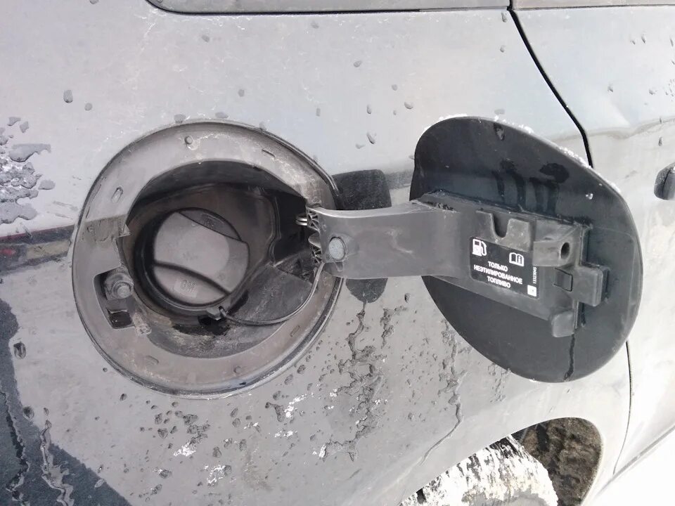 Люк замок бензобака нива 2121. Лючок бензобака фольксваген поло 2021 гбо. Пружина лючка бензобака 2705. Bmw x2 лючок бензобака. Фольксваген тигуан 2012 лючок бензобака.