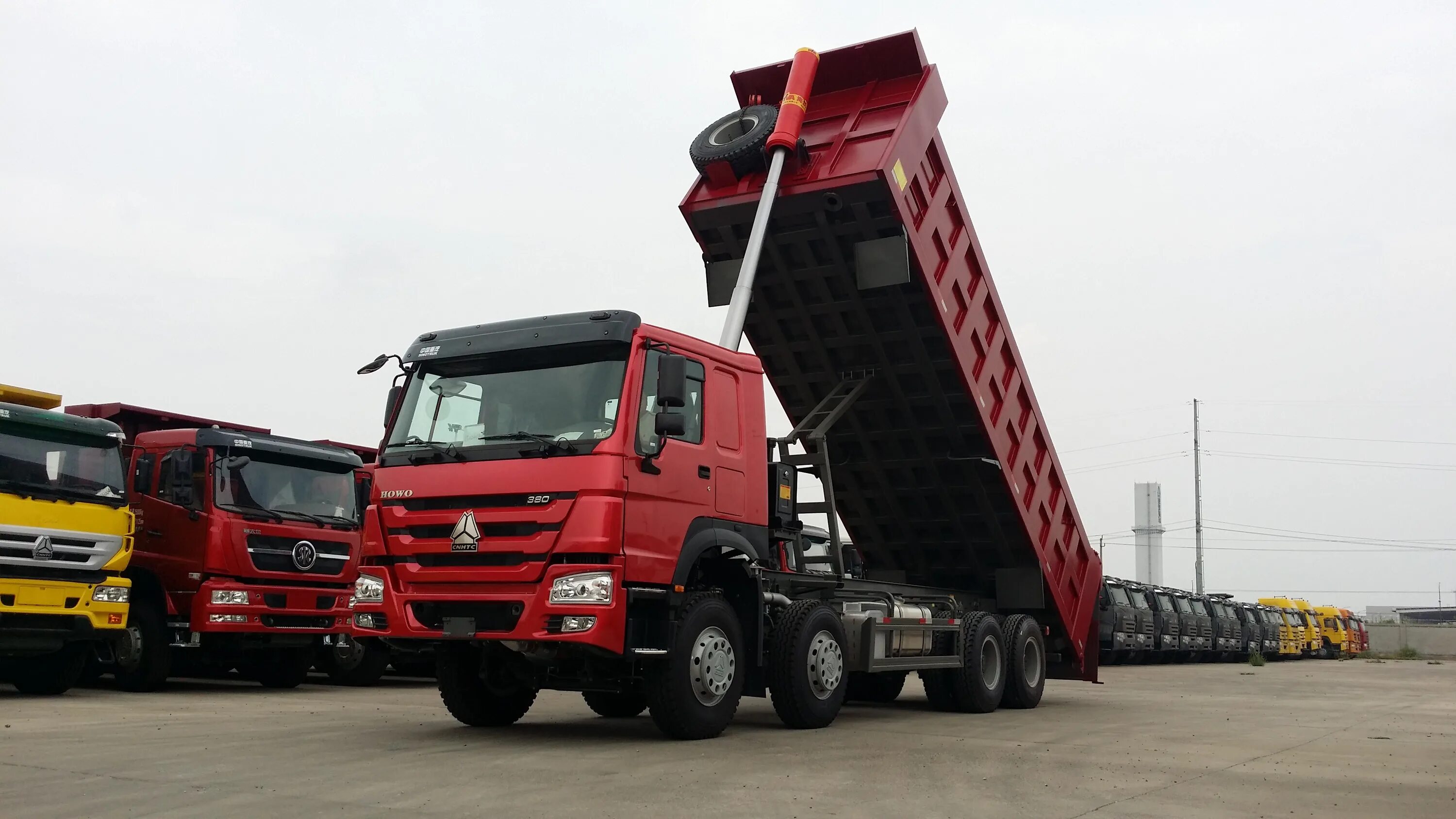 Howo zz3407s3867e. HOWO Sinotruk самосвал 2021. HOWO Sinotruk самосвал 2020. Самосвал HOWO 8x4 2021. Грузовой самосвал HOWO zz3317.