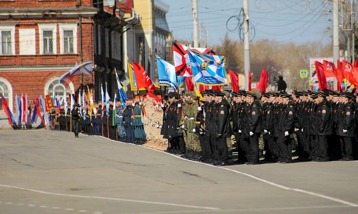 1 мая в архангельском. День Победы парад. 9 Мая парад Победы. Парад Победы фото. Праздничное шествие.