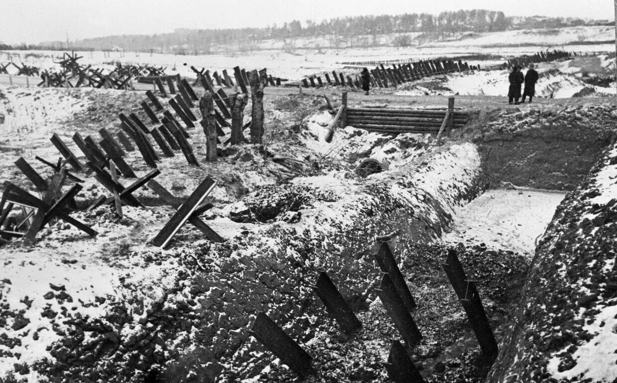 Зоны во время войны. Противотанковые Ежи в Москве в 1941. Противотанковые Ежи битва под Москвой. Оборона Москвы протиотанковые еж. Блокада Ленинграда противотанковые Ежи.