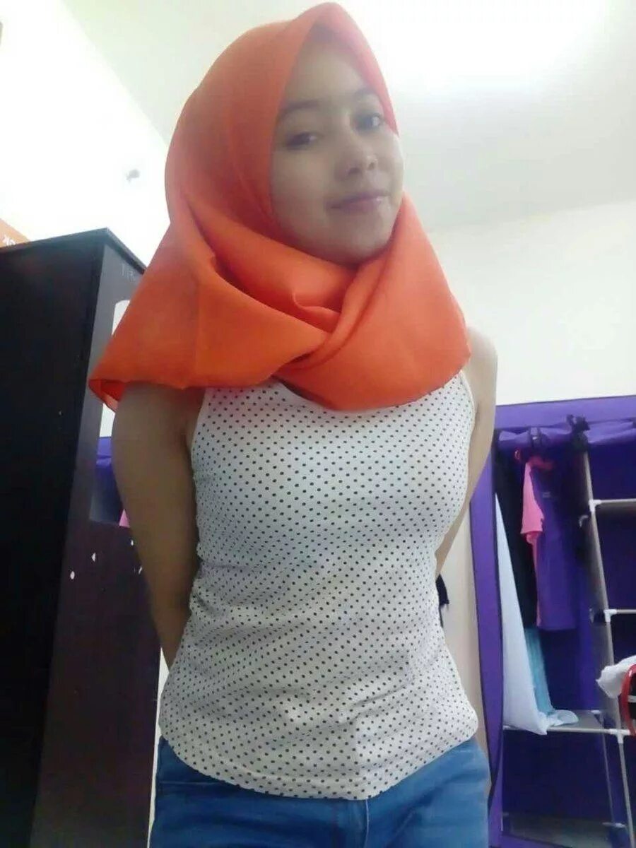 Sotwe tudung. Jilbab Toge. Jilbab Tank Top. Jilboobs Bugil. Jilboob BH.