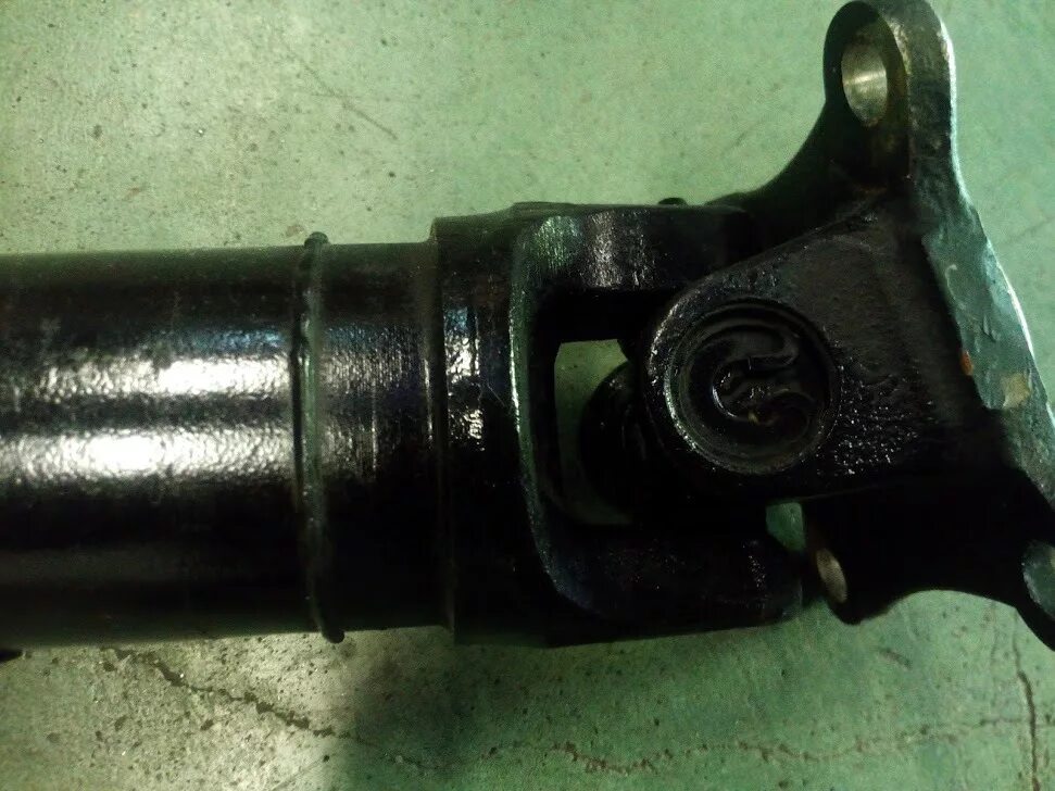 Renault duster подвесной подшипник карданного вала. Фланец вилка на крестовину рено дастер. Duster крестовина кардана. Кардан рено колеос. 0 4х4.