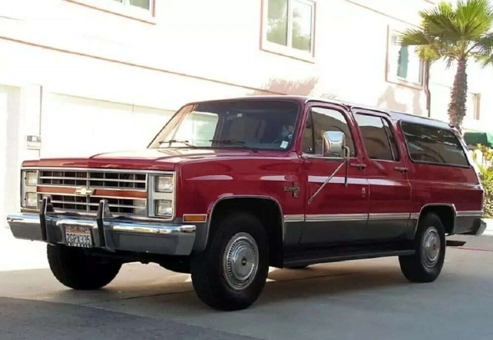 Субурбан поколения. Chevrolet suburban 1994. Chevrolet suburban 1983. Chevrolet tahoe suburban 1990. Chevrolet suburban 1500.