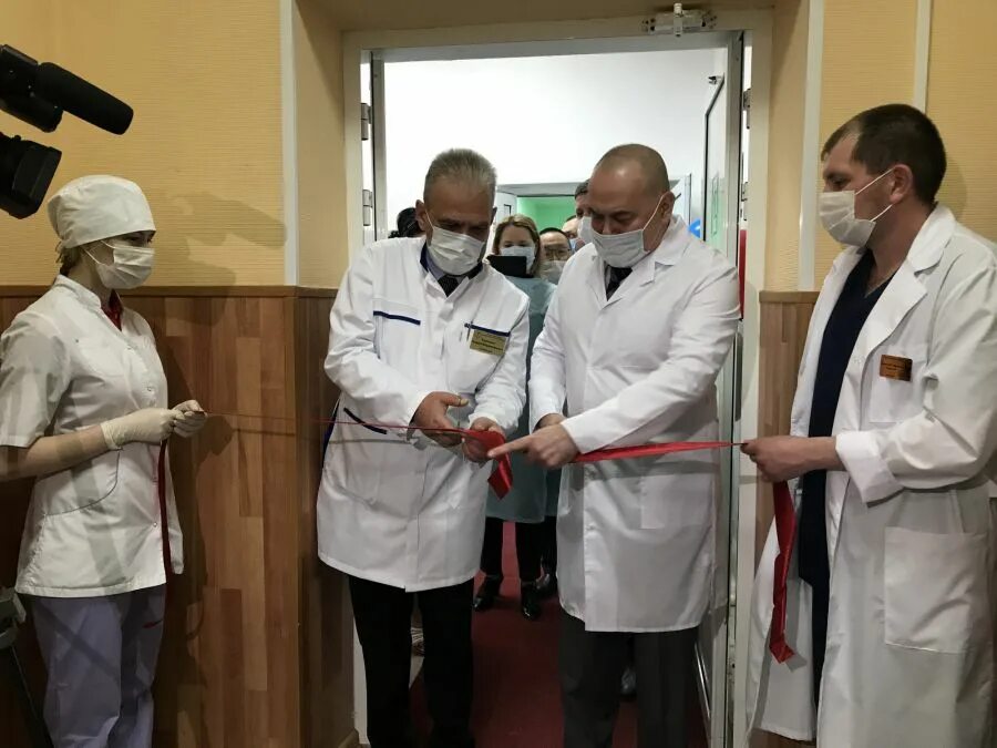 Детская больница артемовский. Старое здание црб артемовский. Открытие первичного сосудистого центра. Старое здание црб артемовский. Артемовский кировка больница.