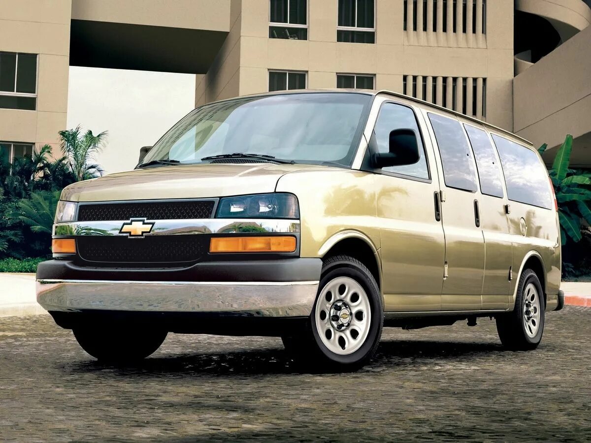 Шевроле экспресс 1996. Gmc savana 2021. Gmc savana 2020. Chevrolet express 2500 cargo van. Минивэн америки.