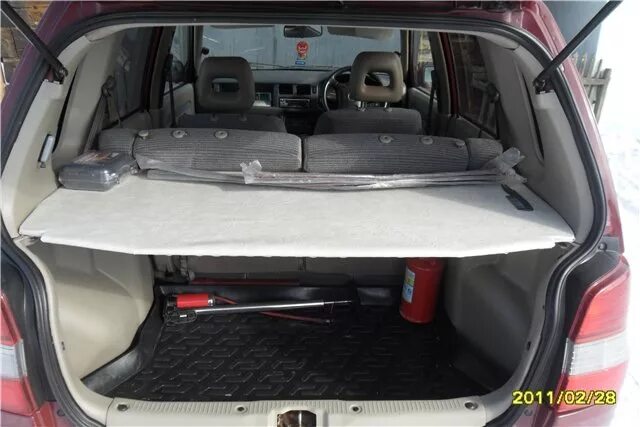 Мазда демио 2000 багажник. Mazda demio 1998 багажник. Mazda 2 багажник. Мазда демио 2003 багажник. Мазда демио полка в багажник.