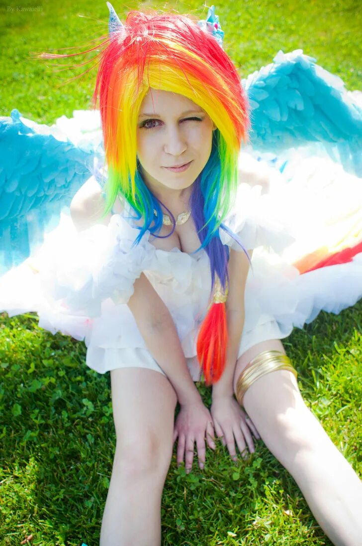 Dash cosplay. Косплей Рейнбоу Дэш. Косплей Ульяны Рейнбоу. Rainbow Dash косплей. Косплей пони.