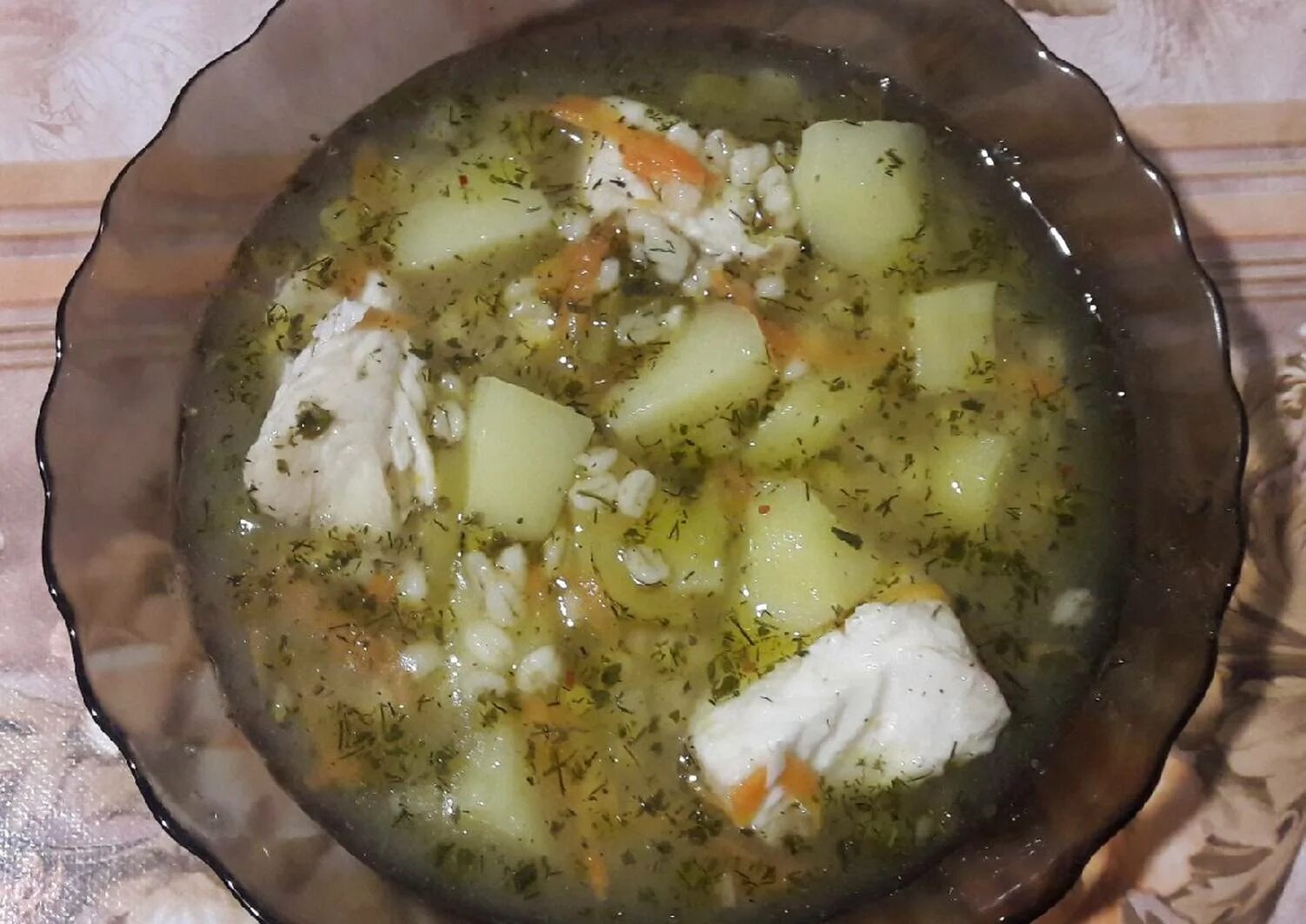 Как сварить уху из судака. Уха из судака. суп уха. уха с судаком. уха из судака в домашних.