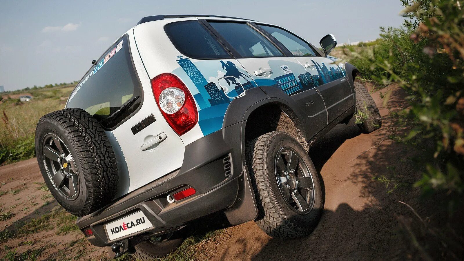 Диск оффроуд нива. Chevrolet Niva Offroad. Нива Шевроле off Road. Нива Шевроле офф роуд комплектация. Chevrolet Niva off Road комплектация.