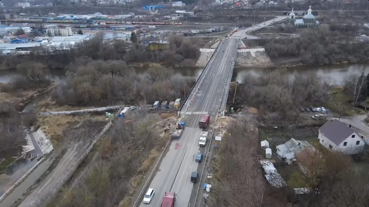 Крестовоздвиженский мост Смоленск. Типичный Смоленск. Мост на Колхозке Смоленск. Большие перекрестки.