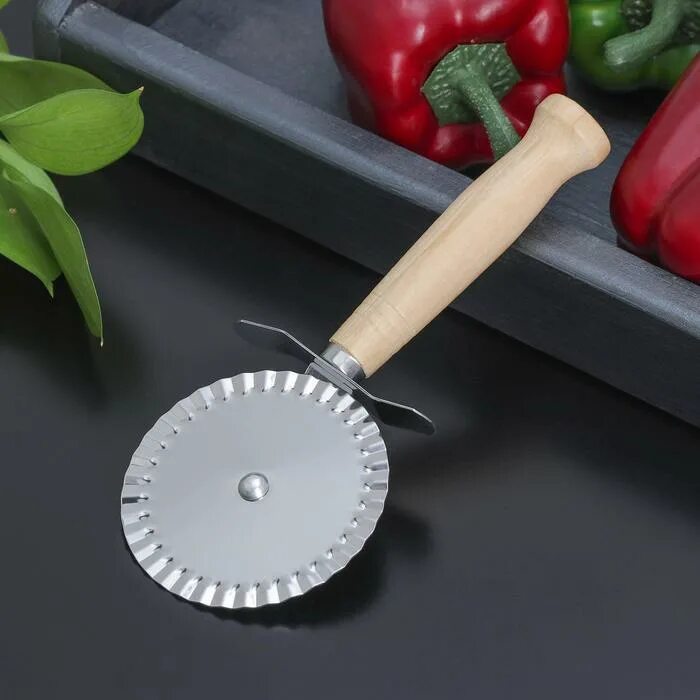 Нож для теста купить. Нож для пиццы икеа. Нож для теста круглый. Нож для пиццы ребристый. Ребристый нож для теста.