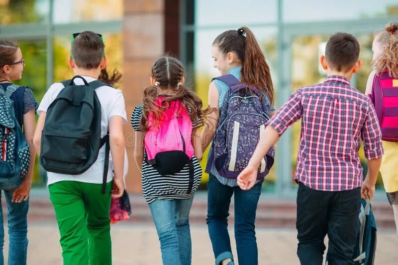 Go on school. Дети идут в школу вместе. идем в школу вместе нидерланды. вместе в школу. go to school together.