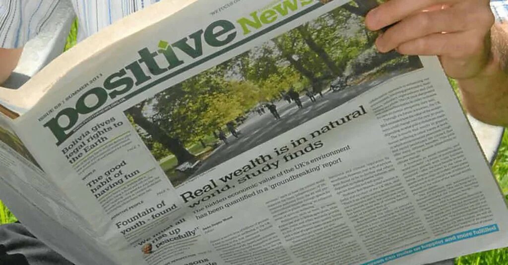 Good newspaper. Газета positive News. Газета Ньюс. Современный журналист Газетный. Британская газета позитив новости.