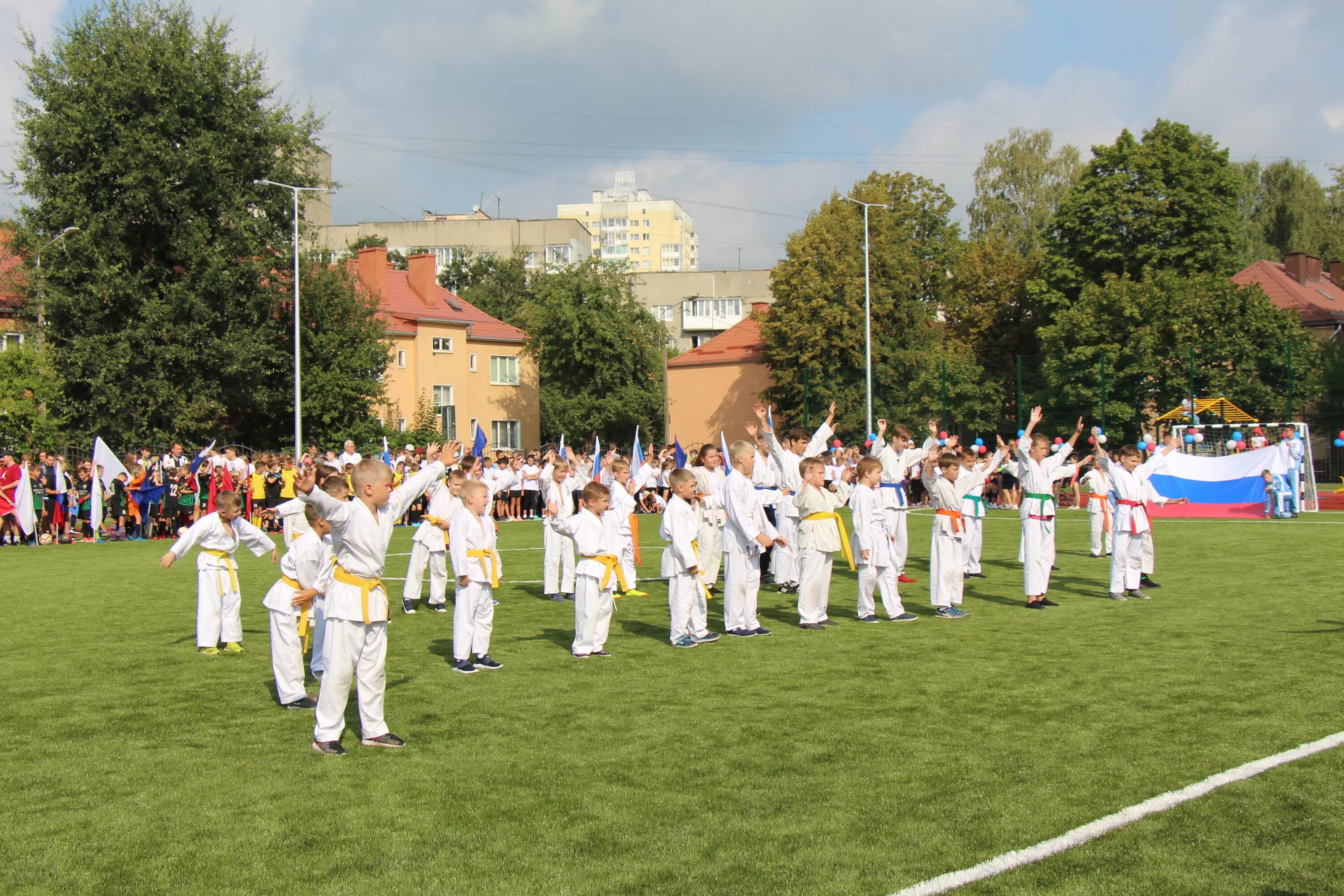 Школа 38 калининград электронный. Стадион школа 56 Калининград. Школа 38 Калининград 2 корпус. 44 Школа Калининград стадион. Калининград №6 школа стадион.