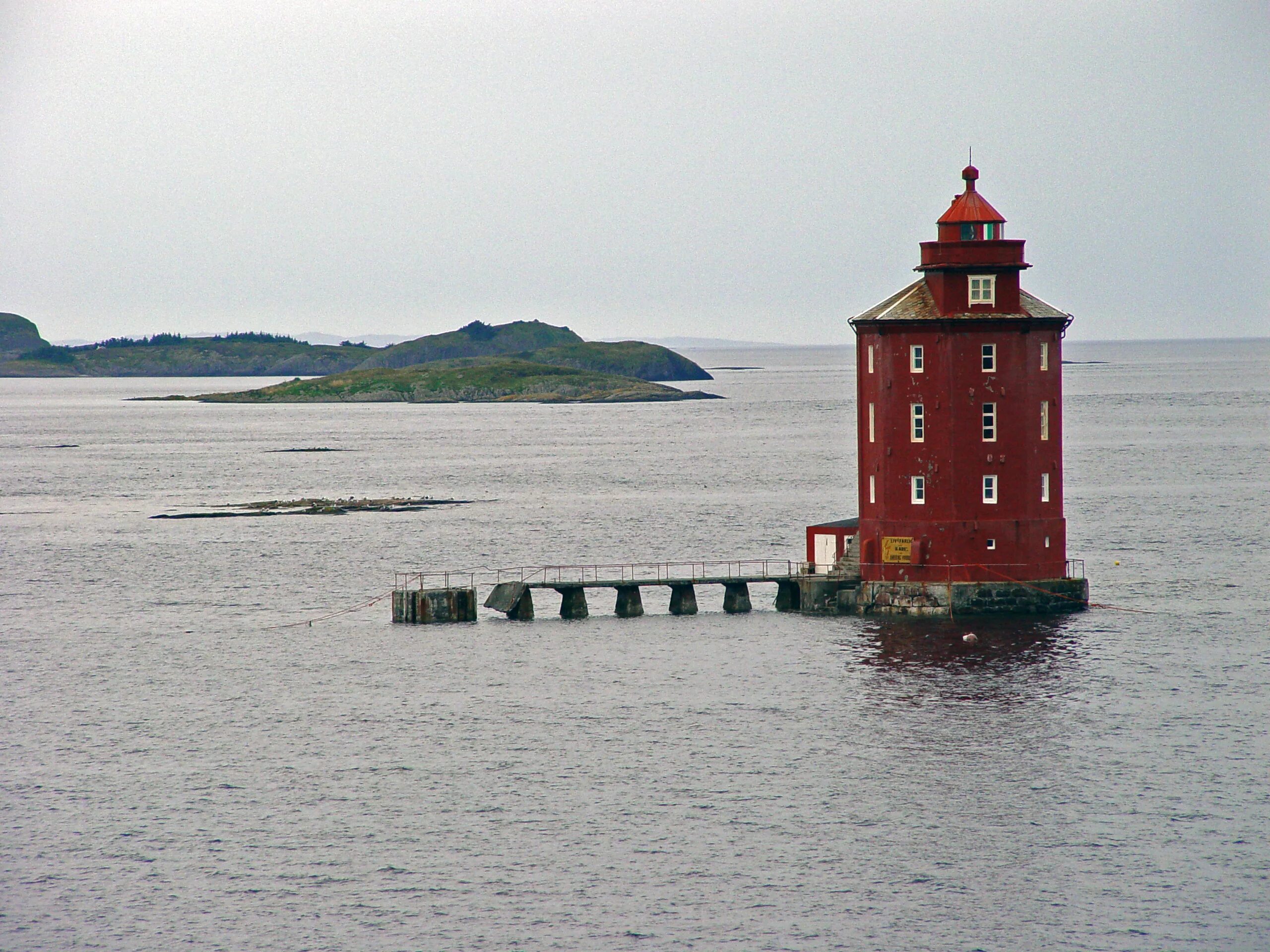 Береговой маяк. Kjeungskjær Lighthouse, Норвегия. Маяк Бюссе. Kjeungskjaer Lighthouse Маяк. Маяк Брюса Славянка.