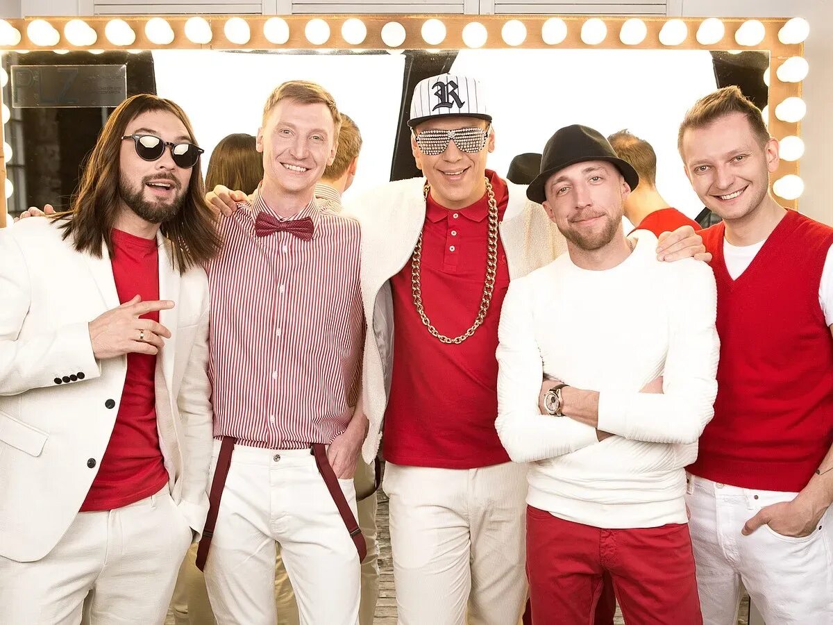 Как здорово что все сегодня собрались. Сегодня все здесь. Сегодня все здесь. Usb группа дюша метелкин. Группа в камеди клаб дюша метелкин.