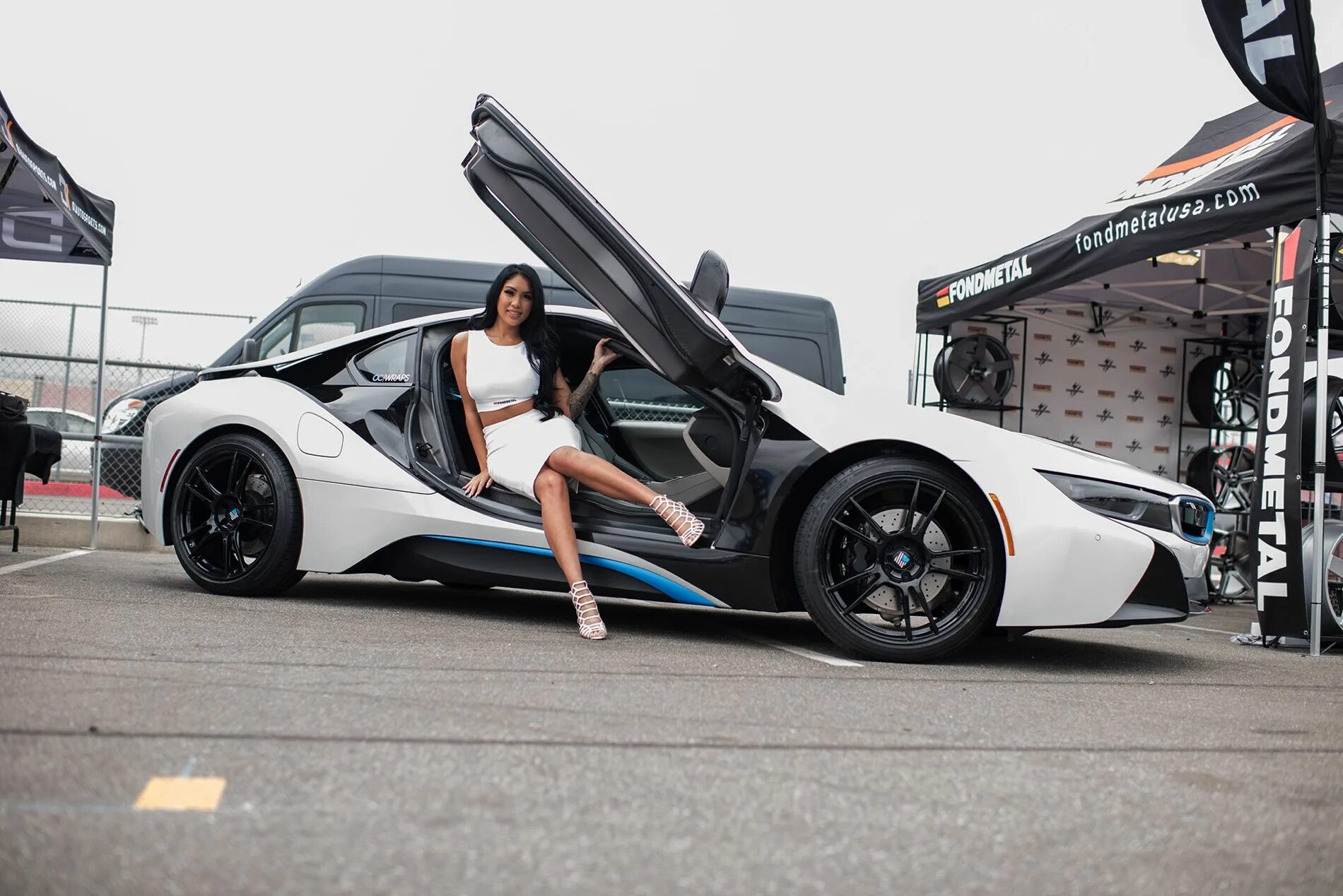 I like car. BMW i8 girls. BMW i8 и девки. I8 девушка. Машина с тёлкой БМВ 8.