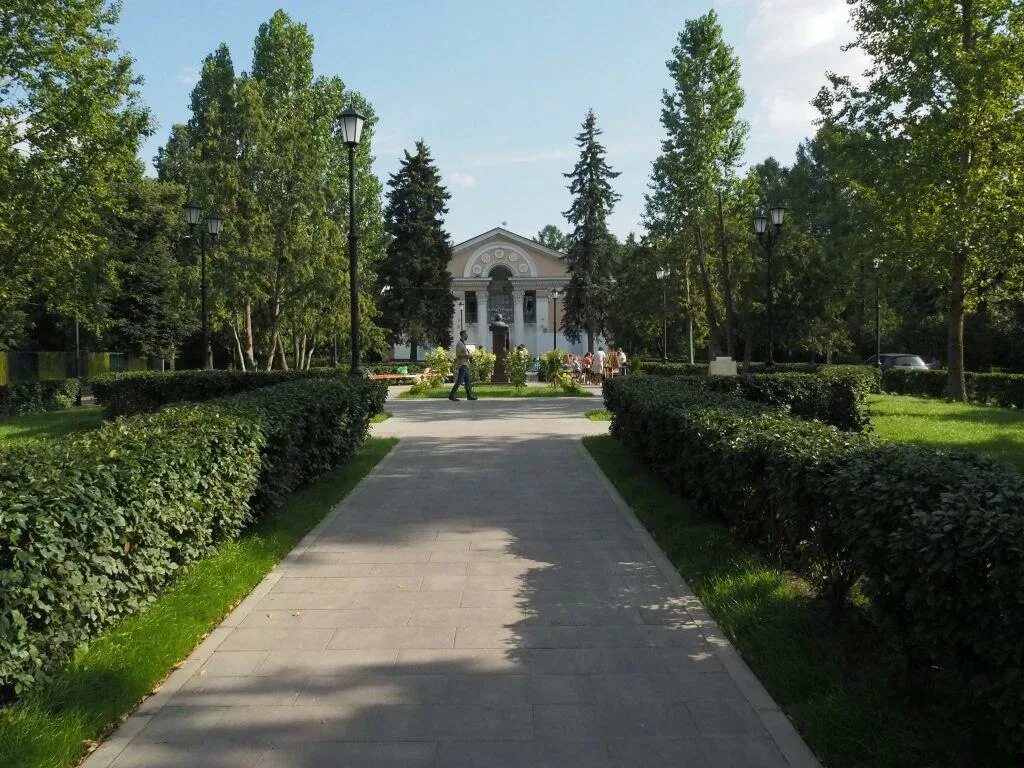 Посёлок северный москва. Парк поселка северный. Браер парк белгород. Брайан парк белгород. Северный парк улица марины цветаевой.