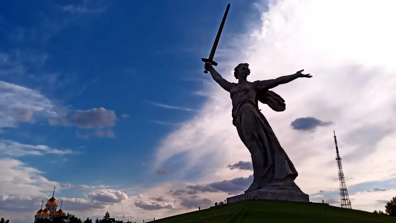 Мамаев курган. Сталинградская битва мамаев курган сверху. Мамаев курган волгоград аллея героев. Камеры мамаев курган. Вечный огонь мамаев курган зимой.