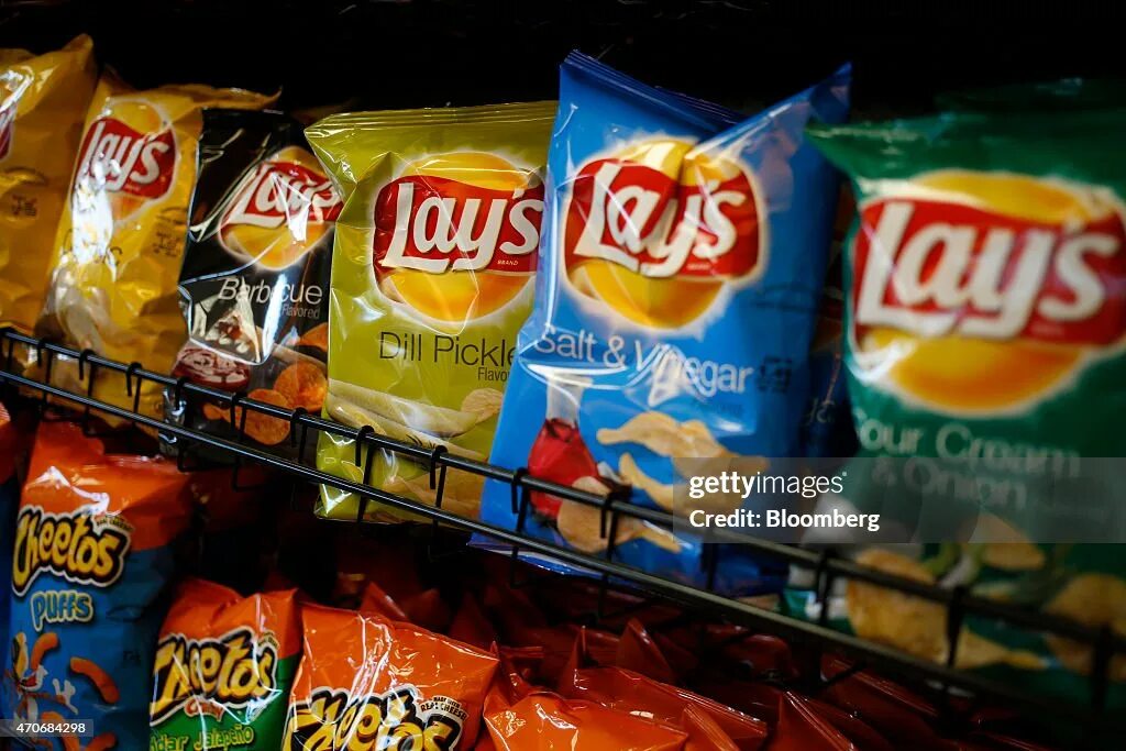 Лейс добавки. Чипсы лейс. чипсы лейс 2000. чипсы лейс из 90-х. frito lay чипсы.