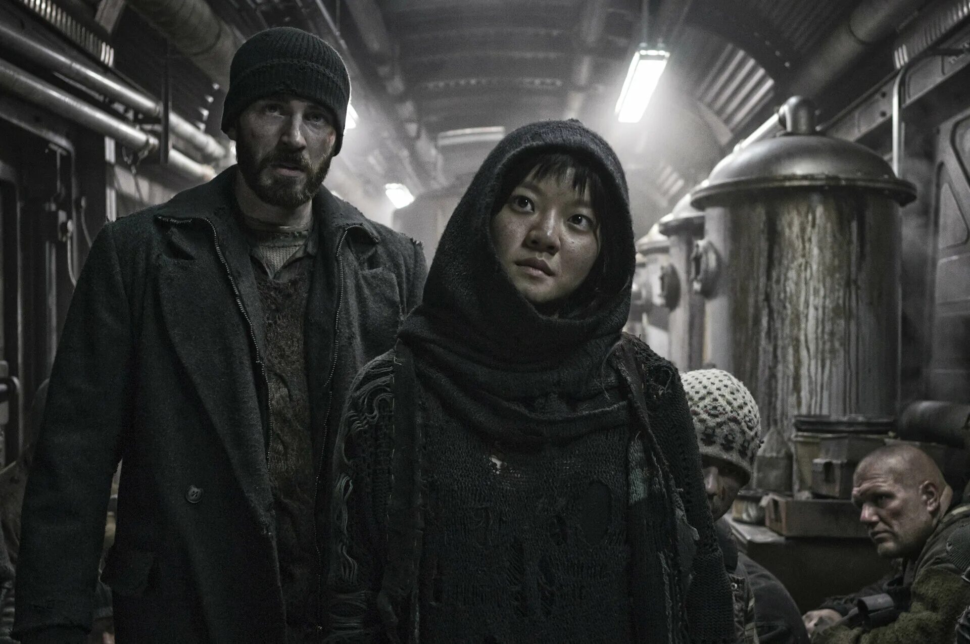 Сквозь снег видела. Сквозь снег Пон Чжун-Хо 2013. Сквозь снег Snowpiercer, 2013. Snowpiercer 2013 Мистер Эд Харрис. Тильда Суинтон сквозь снег.