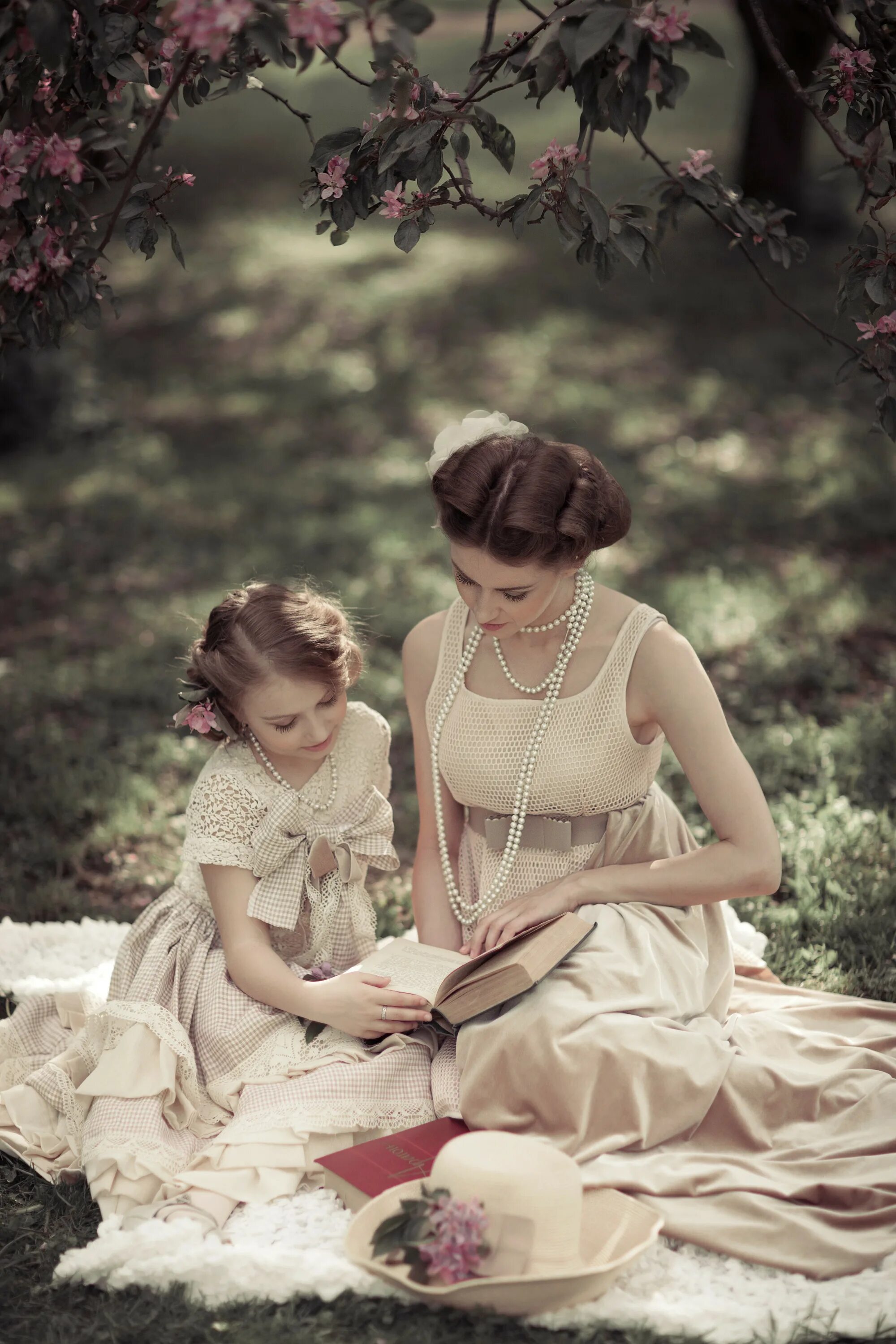 Обработка фотографий с маской. Ретро обработка приложение. Ретро обработка приложение. Красивые фотоколлажи обработка. Фотография в винтажном стиле обработка.