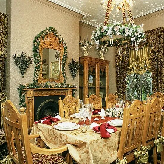 новогодний стол в старинном стиле. стол в царском стиле. рождественская гостиная хогвартс. рождество в викторианском стиле. викторианский стиль в сервировке.