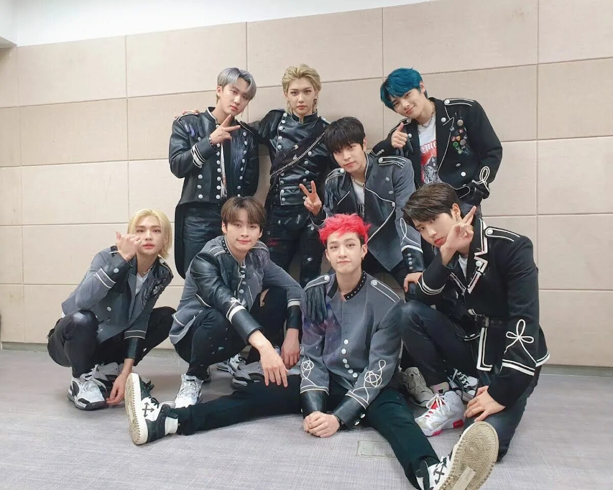 Группа stray kids 2022. Группа stray kids. Корейская группа stray kids. Группа stray kids 2021. Группа stray kids маниак.