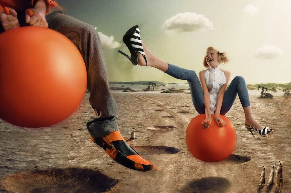 Девушка на мяче с рожками. Девушка скачет на шарике. Маленькая девочка мяч для фитнеса. Прыгает на шаре. Девочка скачет на шаре.