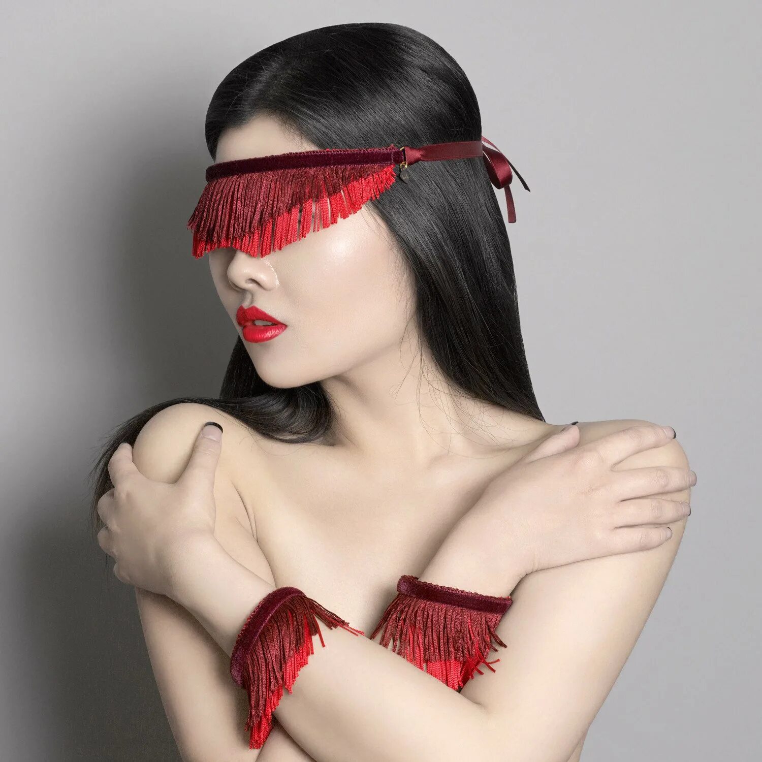 Красивые ленты выпускников. Красная спортивная повязка. Повязка на глаз. Красная повязка. Тканевая повязка на глаз.