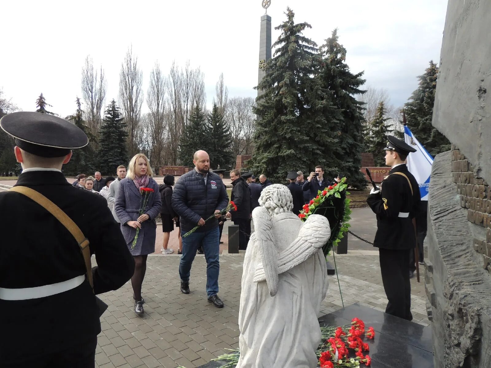 Память погибших подводников Курска похороны. Памяти погибших подводников. День памяти подводников. День памяти погибших подводников. Срочные новости курск сейчас последние