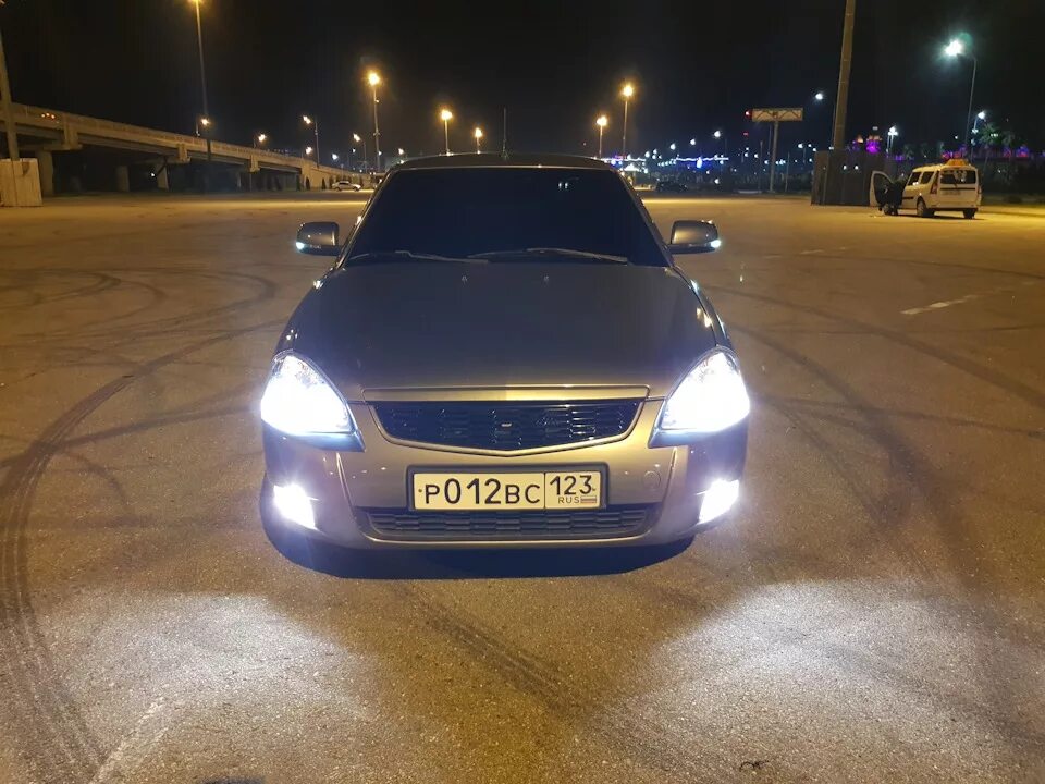 Приора галогеновые лампы. Пты с желтым светом лада приора 2010 года. Приора галогеновые лампы. Галогеновые лампы 5000к приора. Галоген приора 2.