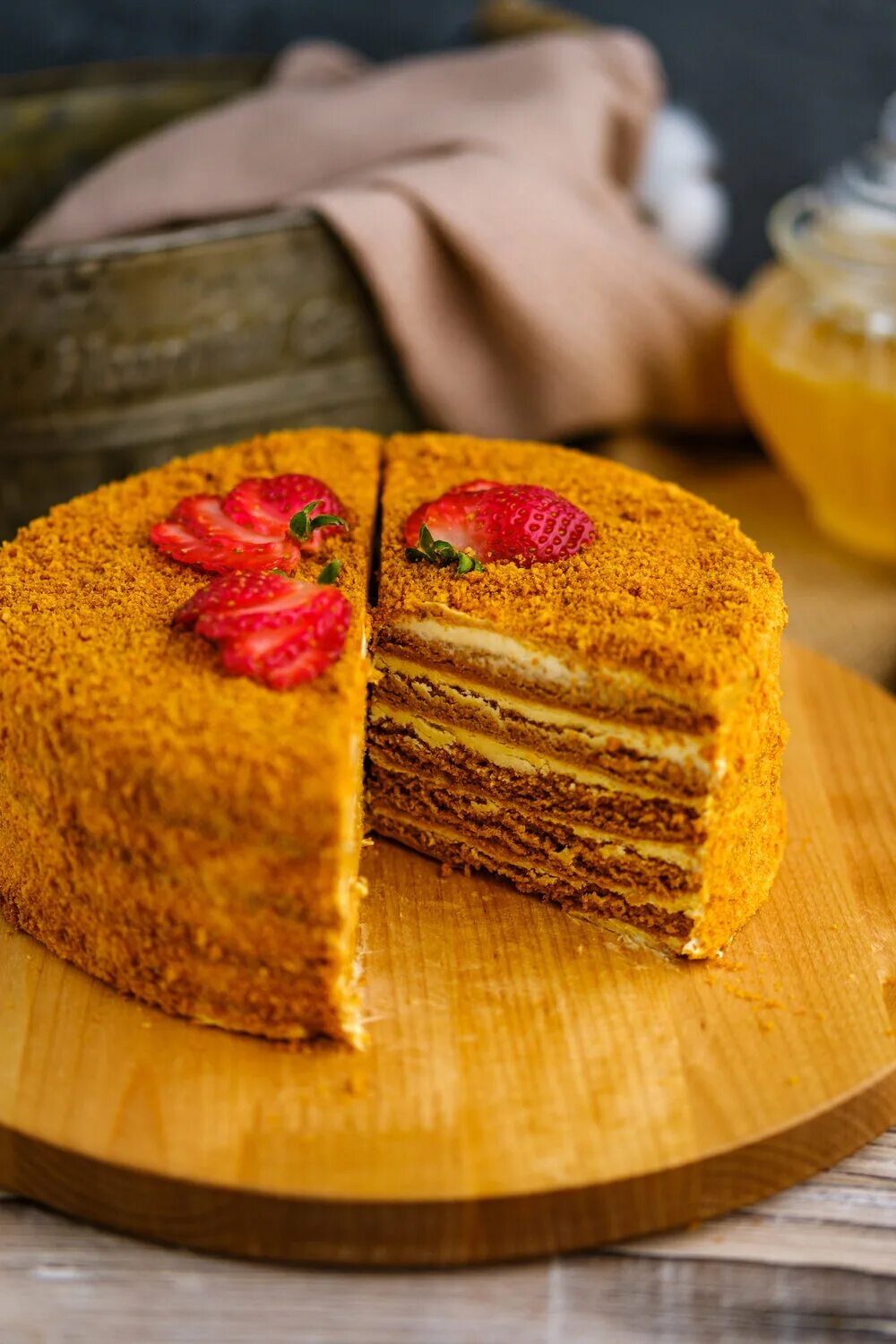 Пчелиный мёд. Медовый 33. Торт медовый. Пасека медовый рай сочи. Пасека медовый рай сочи.