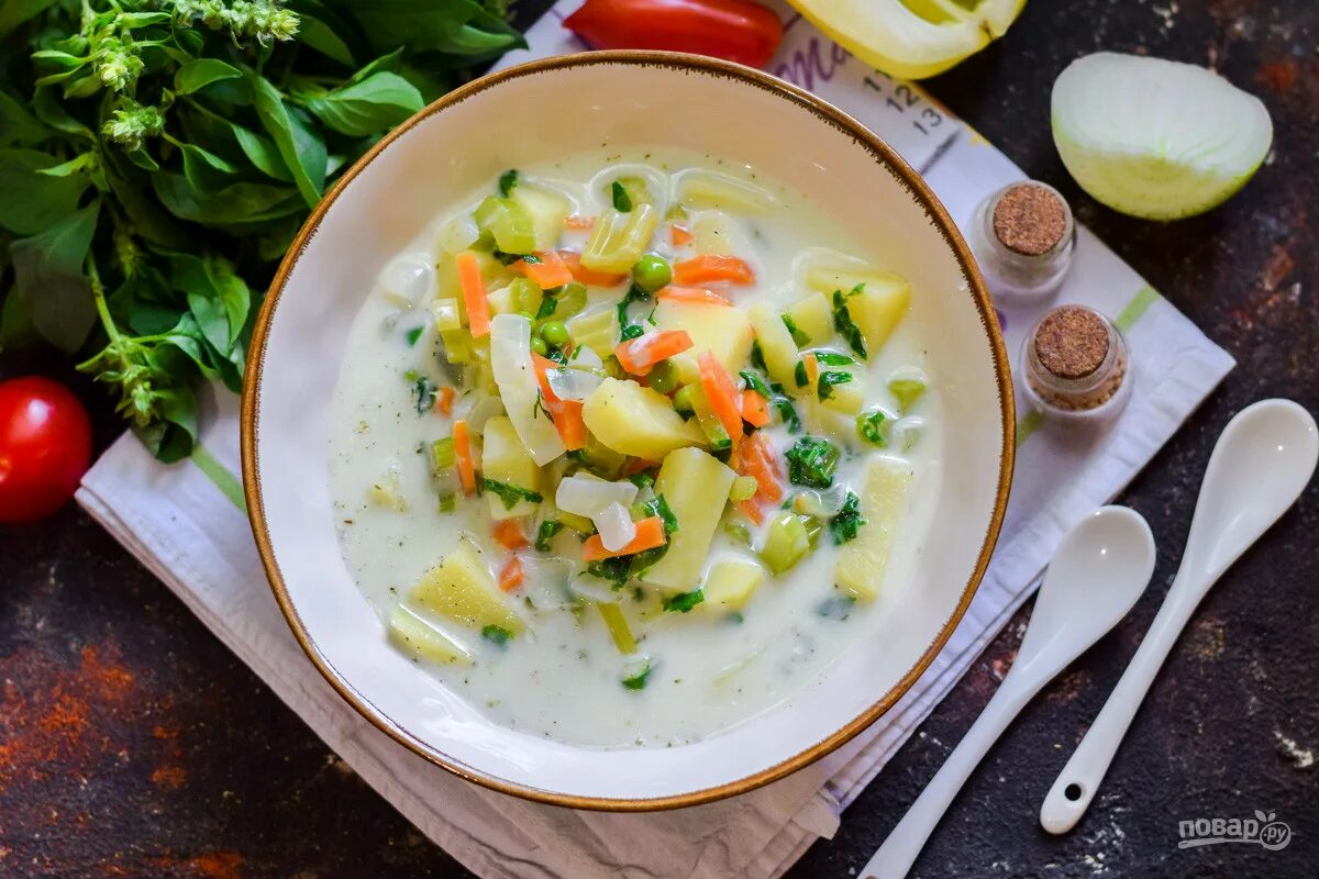 Кокосовый крем суп. Суп-пюре из сельдерея стеблевого. Суп со сельдерей. Суп из сельдерея для похудения. Сельдереевый крем суп.